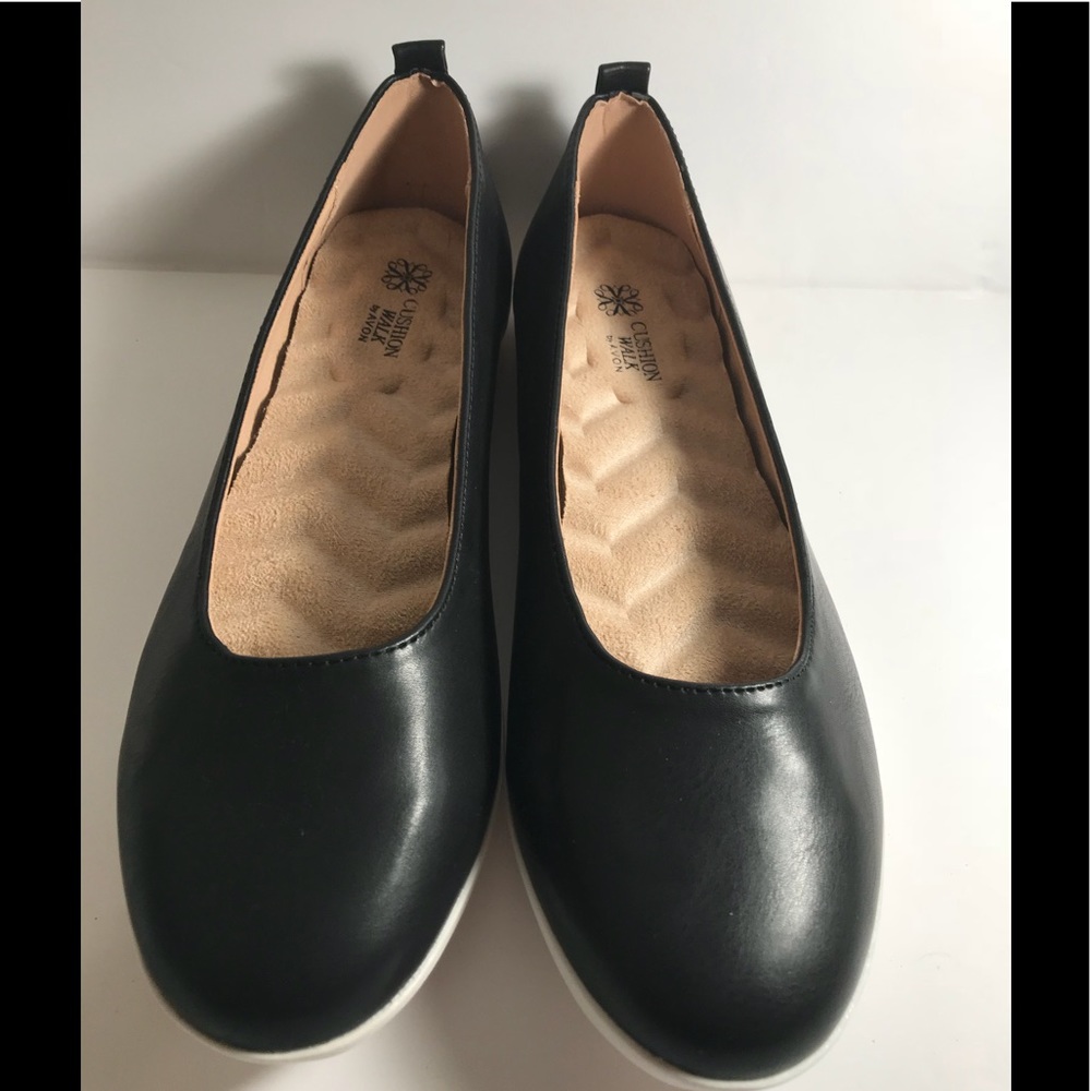 Like New Avon Cushion Walk Shoes Size 8M